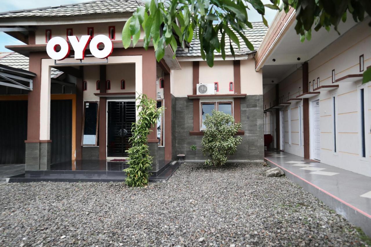 Oyo 2202 Delima Guest House Syariah Padang  Exterior photo